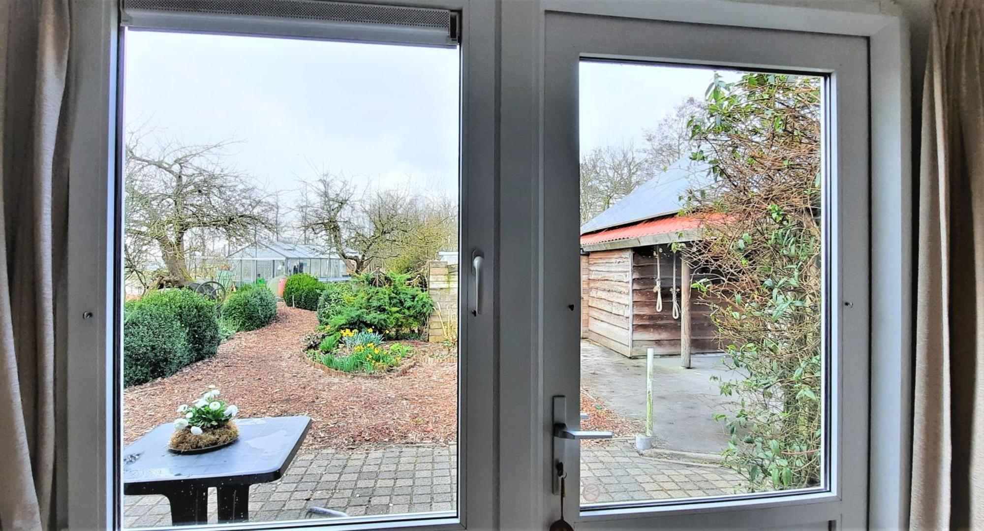 Appartement 2 Met Terras Aan De Tuin Van Op De Roemte Baflo Exterior foto